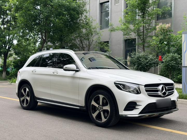 GLC 2019 Facelift GLC 260 L 4MATIC Luxury photo 3