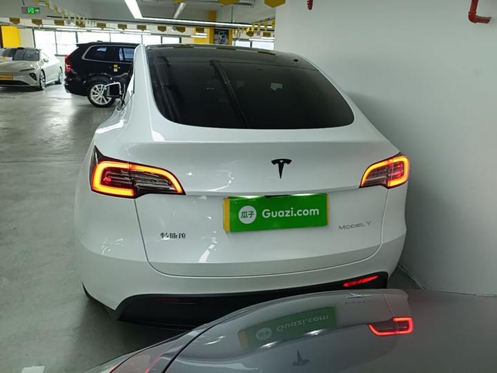 Model Y 2024 RWD photo 3