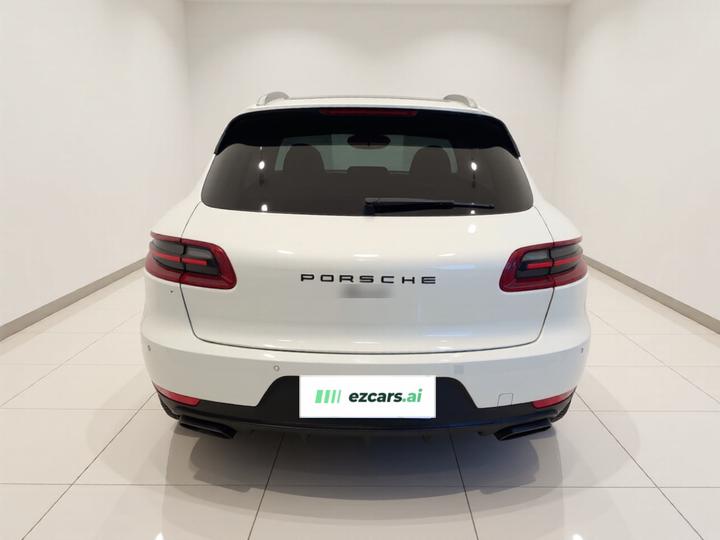2017 Macan 2.0T photo 5