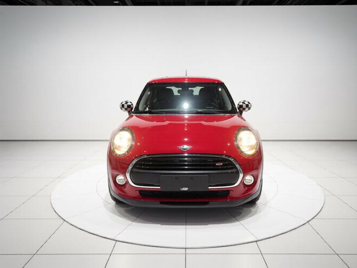 2019 1.5T ONE 5-Door photo 2