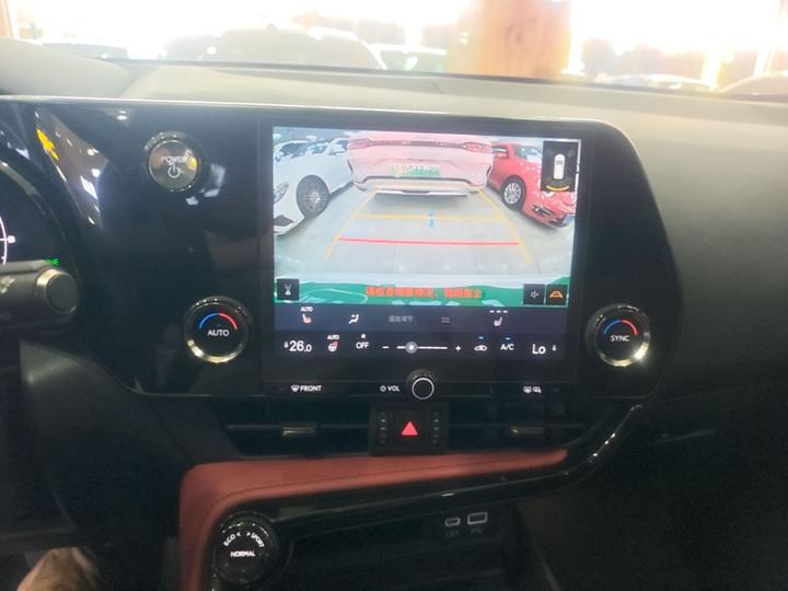 NX EV 2022 400h+ photo 8