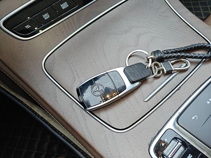 E-Class 2023 Facelift E 260 L photo 8
