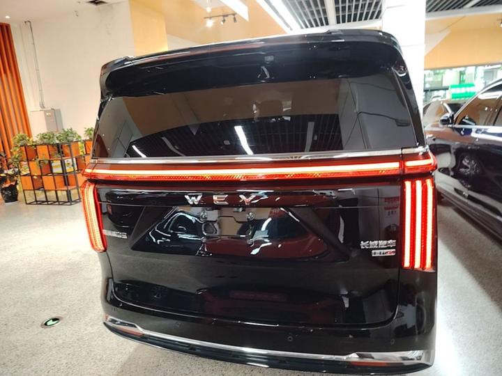2025 AWD 9 photo 3
