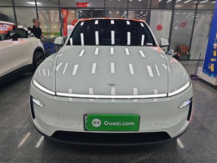 Model Y 2025 RWD photo 2