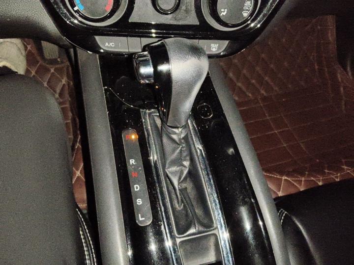 Vezel 2017 1.5L CVT RWD Comfort photo 6