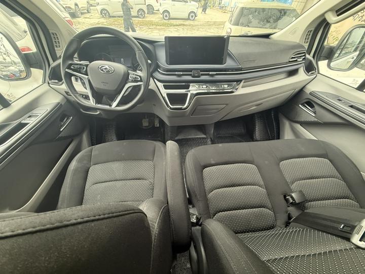 MAXUS V70 2023 2.0T Elite AT Short Wheelbase 5/6-Seater photo 8