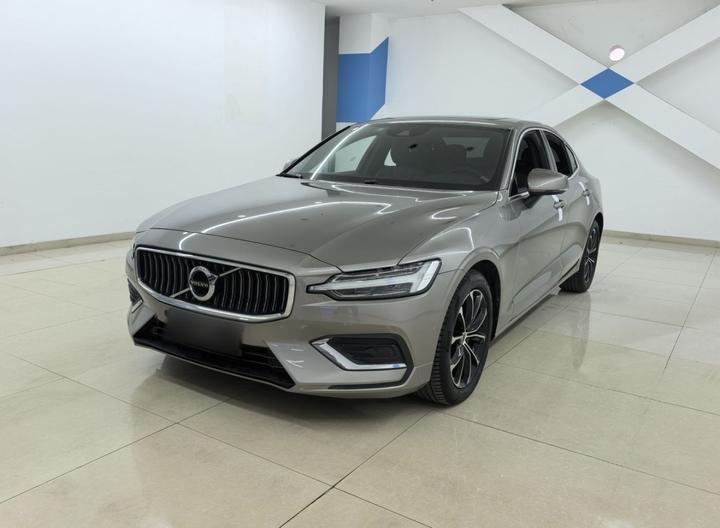 S60 2022 B4 Luxury