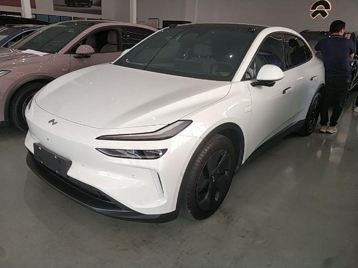 L60 2024 60kWh RWD