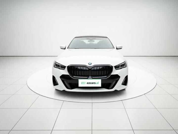 5 Series 2025 530Li Leading M Sport Package photo 2