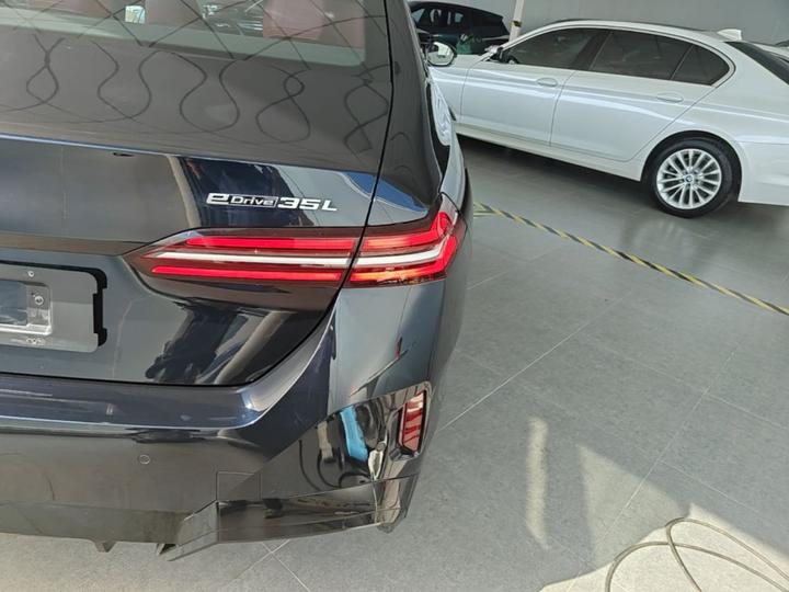 i5 2025 eDrive 35L M Sport Package photo 7