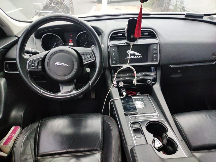 F-PACE 2016 2.0T RWD Exclusive photo 5