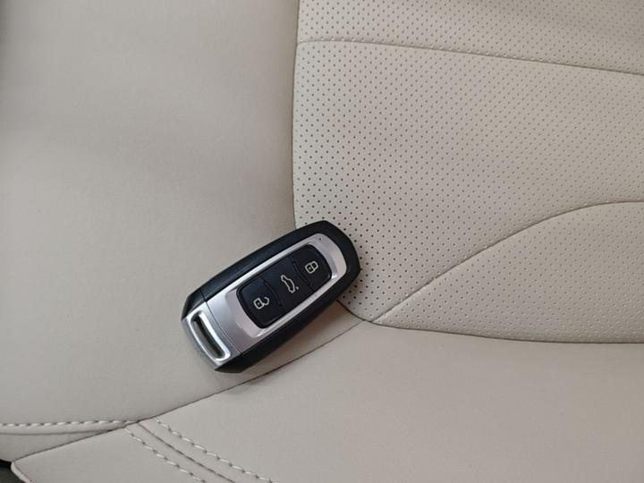 Emgrand 2017 Sedan 1.5L MT Luxury photo 8