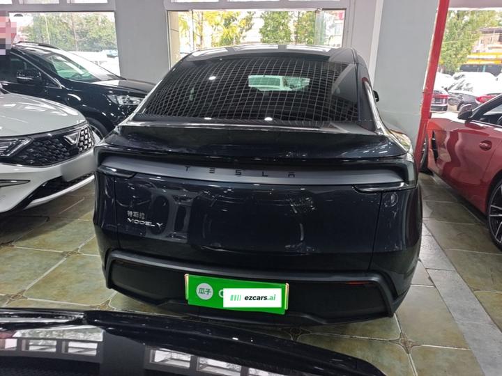 Model Y 2025 RWD photo 5