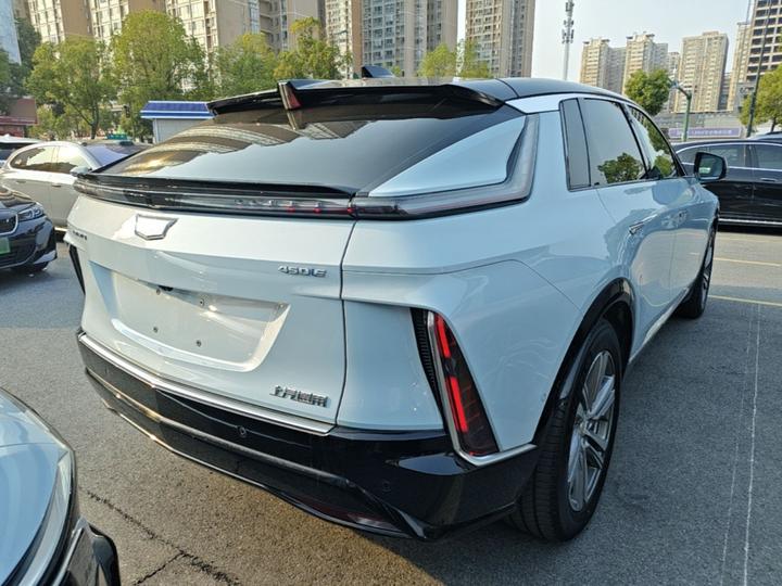IQ 2022 RWD Long Range Luxury photo 4