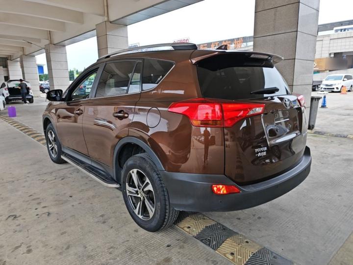 RAV4 2015 2.0L CVT RWD photo 4