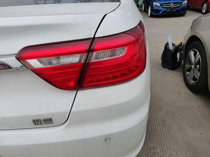 Vision 2018 1.5L AT photo 7