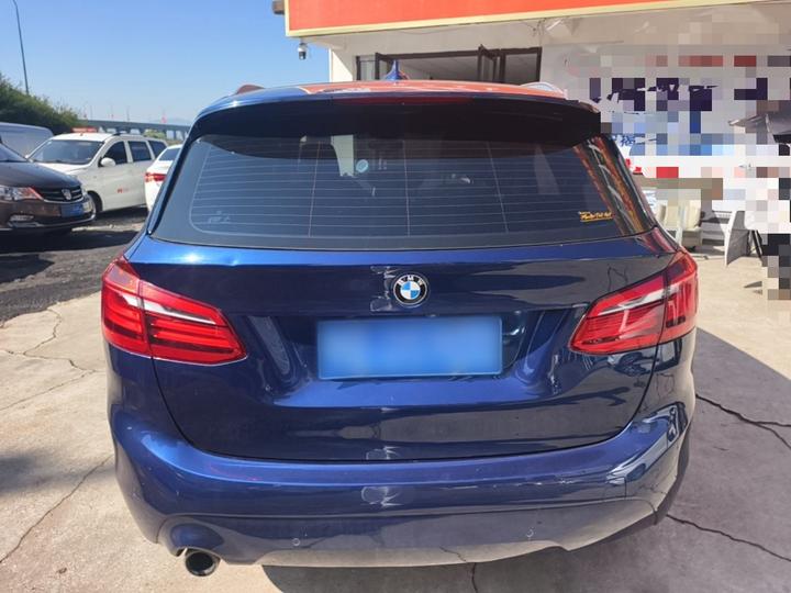 2 Series Wagon 2018 218i Leading photo 5