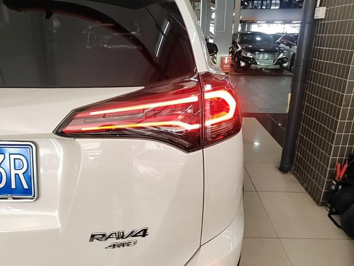 RAV4 2018 2.5L AT AWD Elite i photo 7