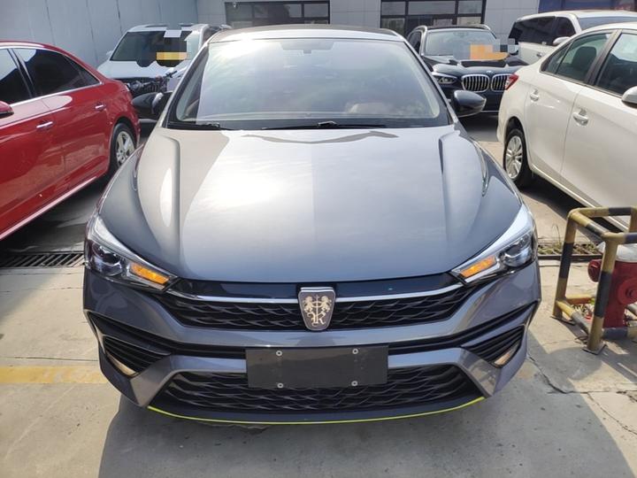 i5 2021 1.5L MT Platinum photo 2