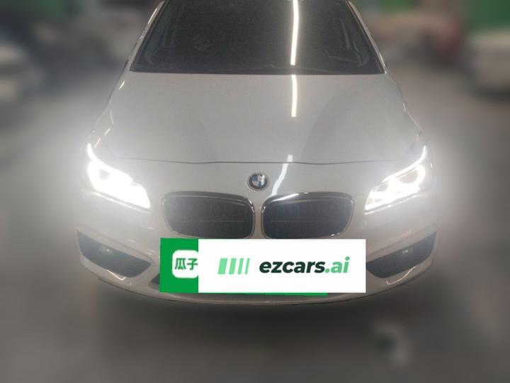 2 Series Wagon 2016 220i Leading photo 2
