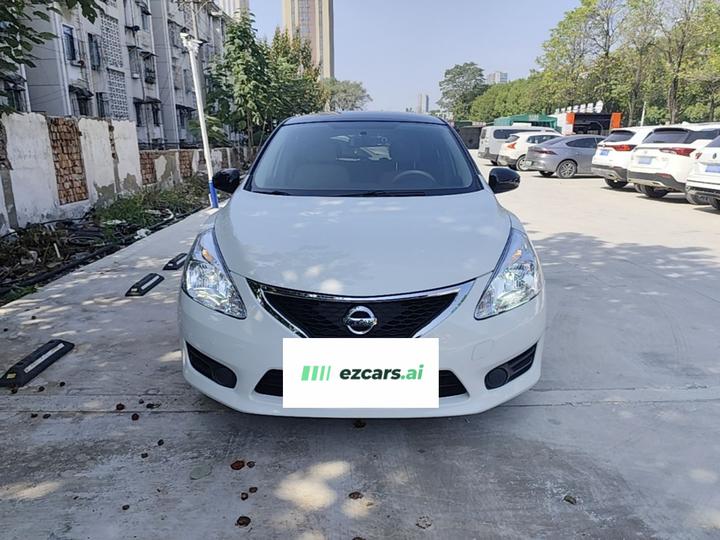 Tiida 2014 1.6L CVT Comfort photo 2