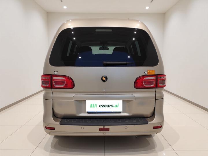 Lingzhi 2023 M5L 1.6L 5-Seater photo 5