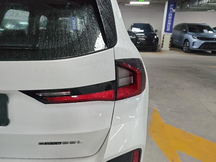 iX1 2025 eDrive25L M Sport Package photo 7