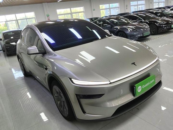 Model Y L 2025 Long Range AWD photo 3
