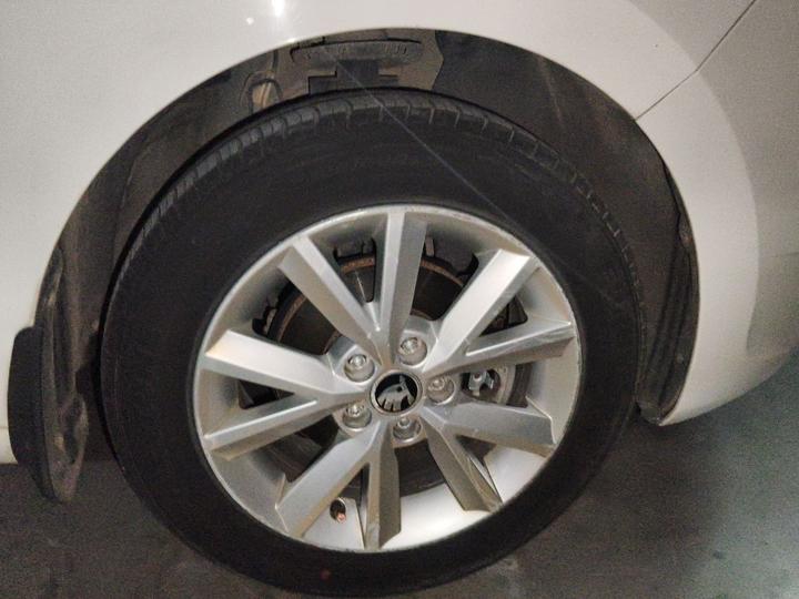 Rapid 2016 1.6L MT photo 8