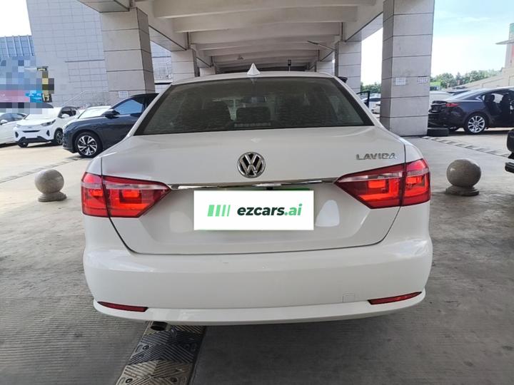 Lavida 2013 Facelift Classic 1.6L AT photo 3