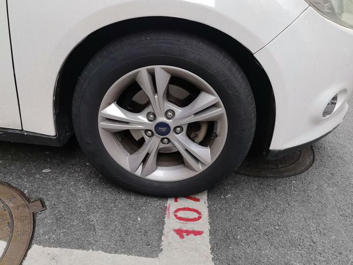 Focus 2012 Hatchback 1.6L MT photo 8