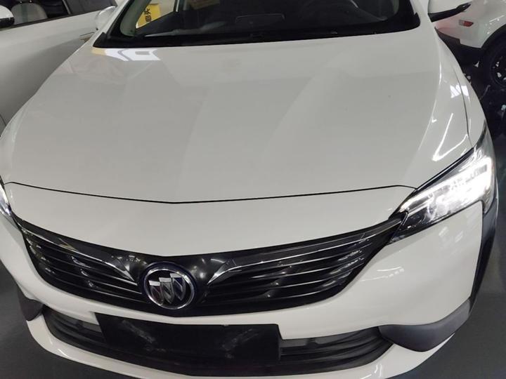 6 2020 PHEV Fashion photo 2