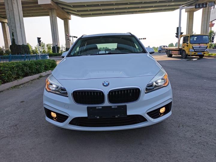 2 Series Wagon 2016 218i Sport Design Package photo 2