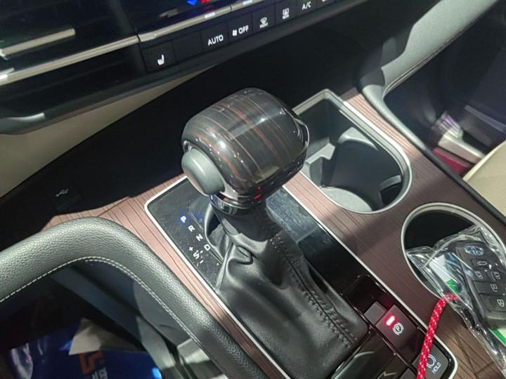 Granvia 2023 2.5L Hybrid Premium PLUS photo 5