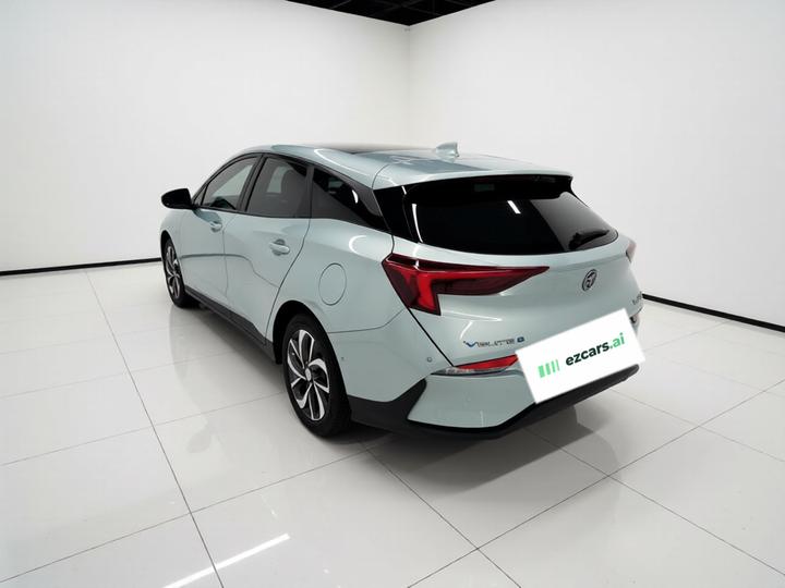 6 2022 PHEV photo 4