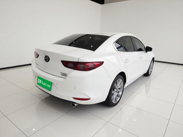 3 Axela 2023 2.0L AT photo 6