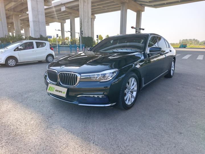 7 Series 2017 730Li Leading