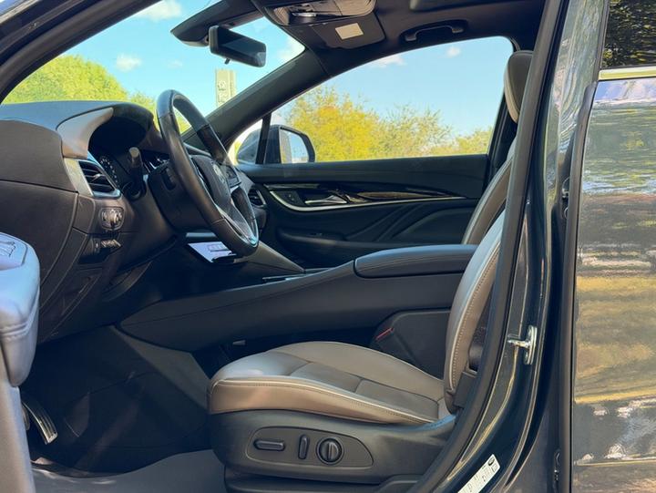 2020 28T AWD Exclusive Flagship photo 6