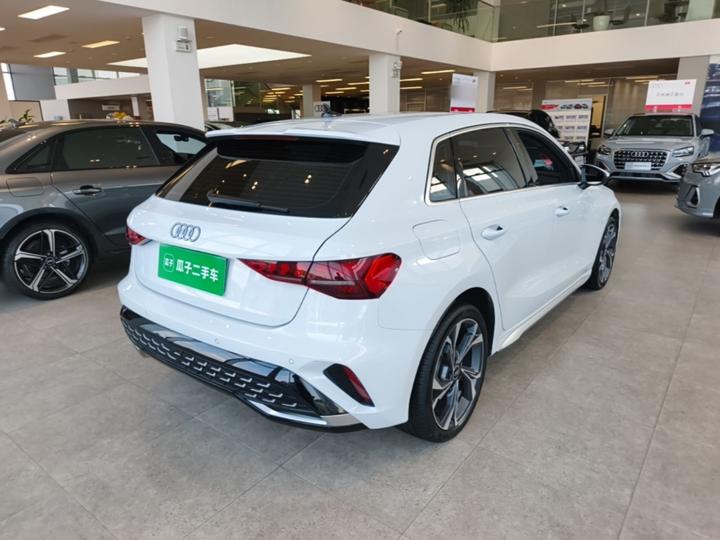 A3 2025 Sportback 35TFSI Flying Spur Exclusive photo 4