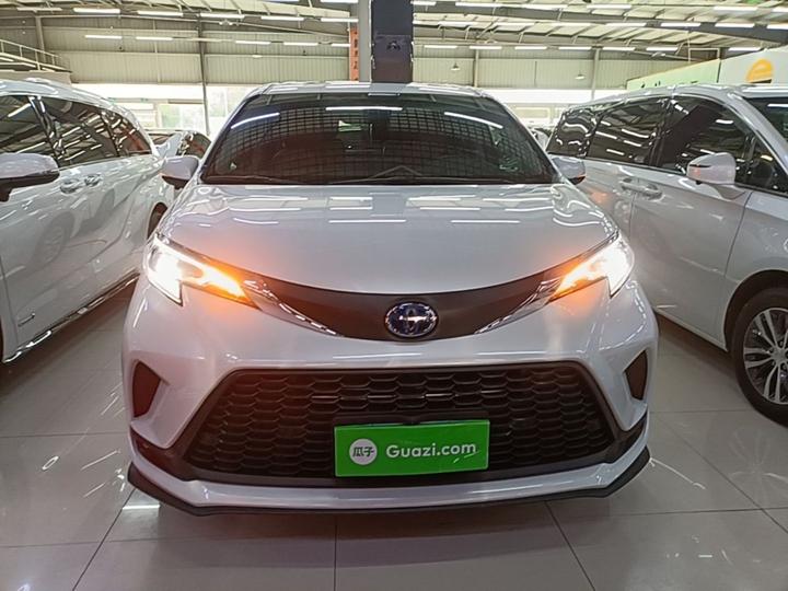 Granvia 2023 2.5L Hybrid Comfort photo 2