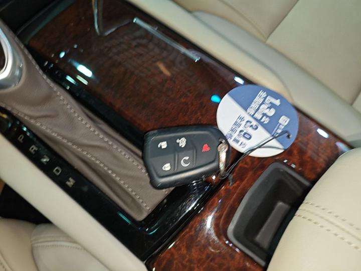 XTS 2017 28T Elite photo 8