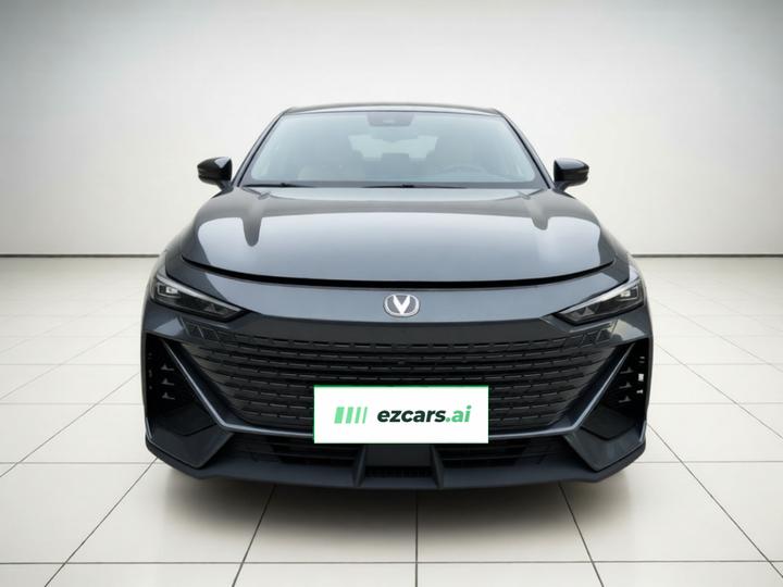 UNI-V 2022 1.5T Premium photo 2