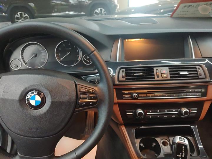 5 Series Imported 2015 520i photo 5