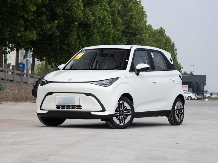 QQ 2025 305km