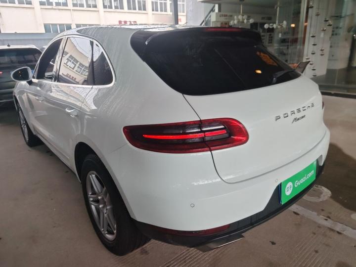 2017 Macan 2.0T photo 4
