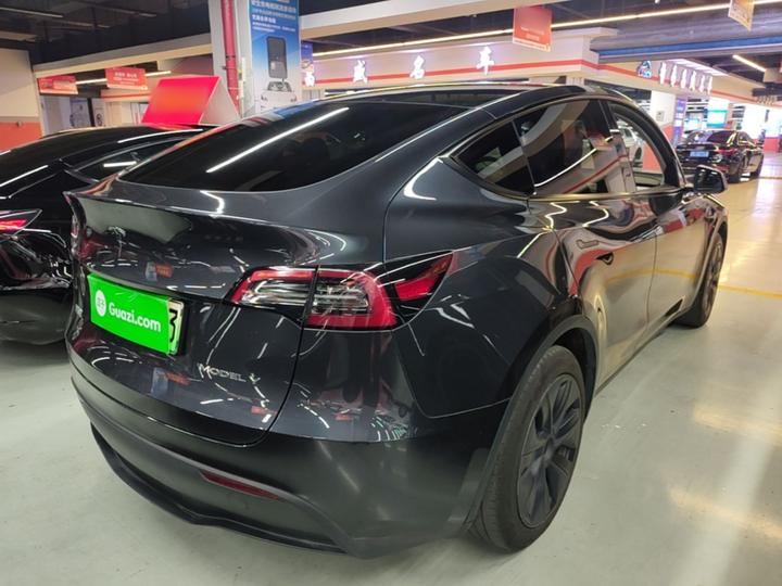 Model Y 2024 RWD photo 4