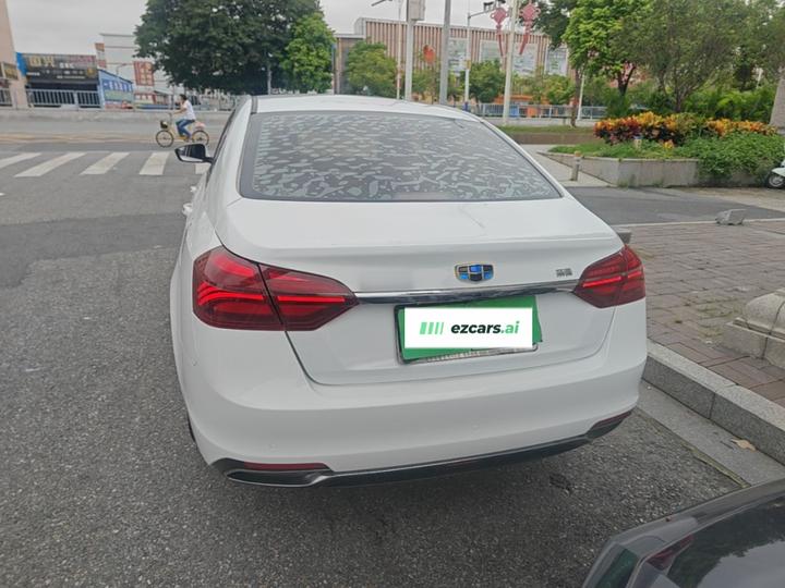 Emgrand 2018 1.5L CVT photo 3