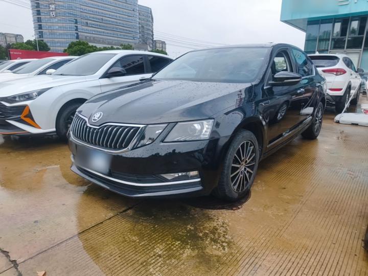 Octavia 2019 TSI230 DSG Luxury China VI