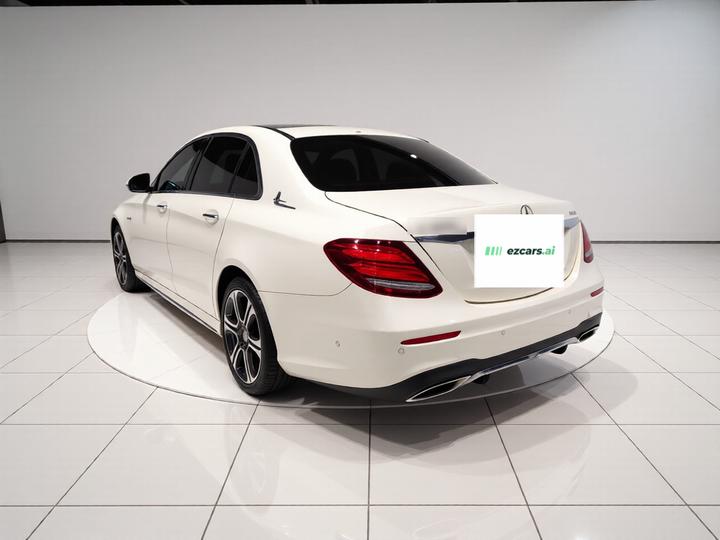 E-Class 2016 E 300 L Sport Luxury photo 4