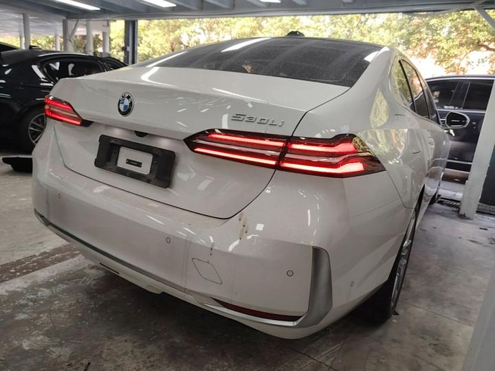 5 Series 2024 525Li Luxury photo 6